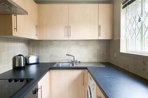 Studio to rent, Mansell Road Acton