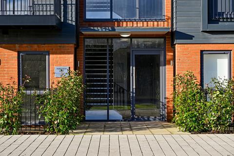 2 bedroom apartment to rent, Parkview East, Chilmington Green, Ashford, Kent, TN23