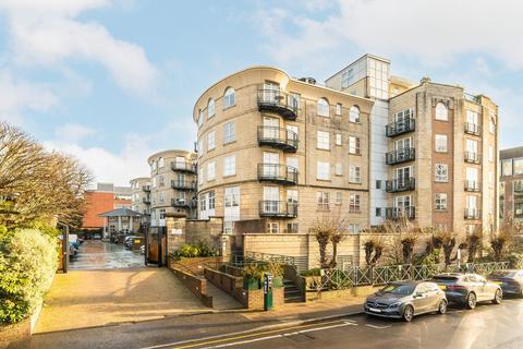 2 bedroom flat for sale, Worple Road, London SW19