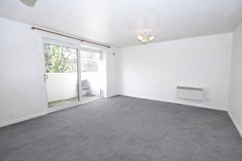 2 bedroom flat to rent, Frogmore, Hampshire PO14