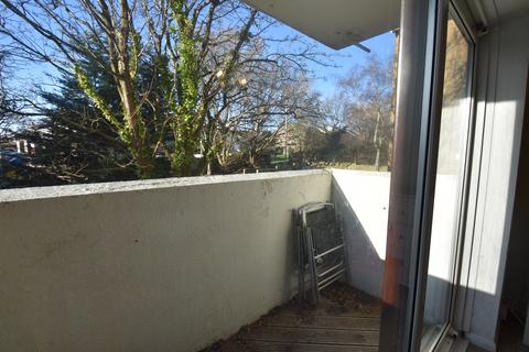2 bedroom flat to rent, Frogmore, Hampshire PO14