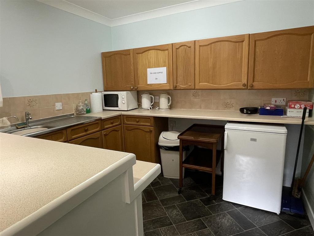 Communal kitchen.JPG