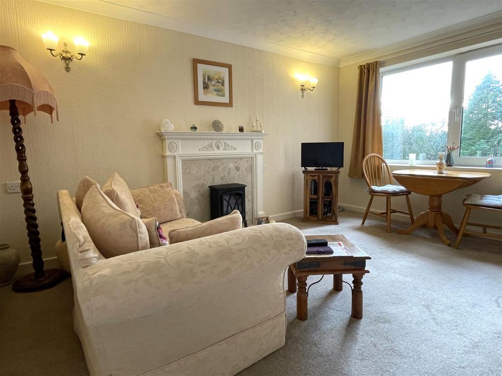 Living room3.JPG