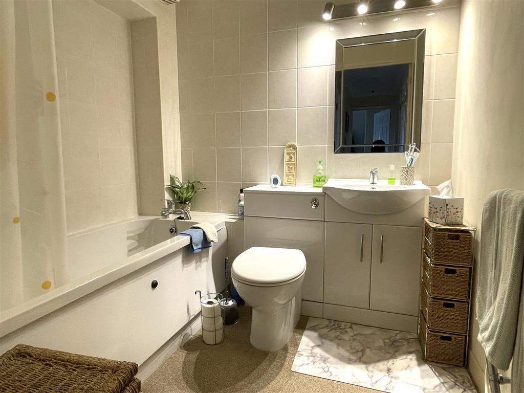 Bathroom.JPG