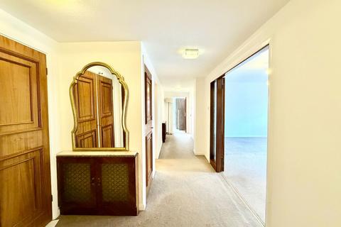 2 bedroom flat for sale, Oak Lodge Close, Stanmore HA7