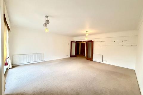 2 bedroom flat for sale, Oak Lodge Close, Stanmore HA7