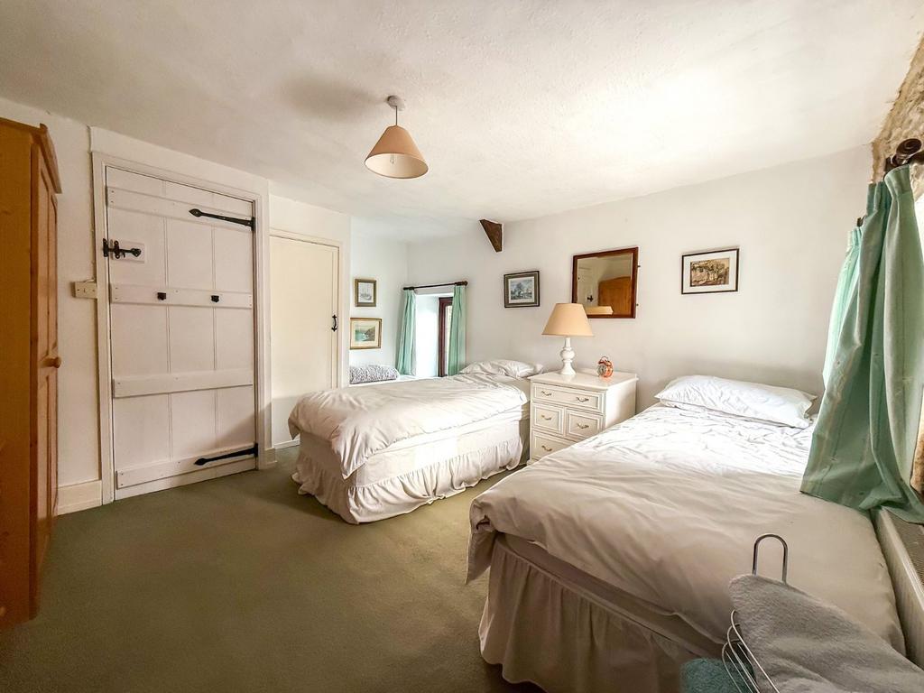 Bedroom Three(1st F)