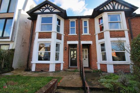 3 bedroom end of terrace house for sale, Station Road, Borough Green TN15