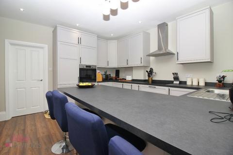3 bedroom end of terrace house for sale, Station Road, Borough Green TN15