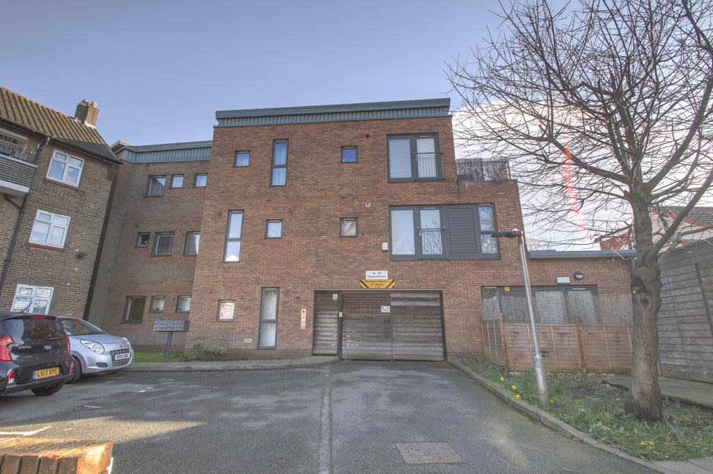 Bright and airy two bedroom flat in Welling