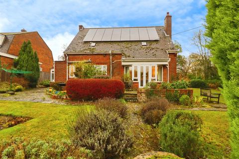 3 bedroom detached house for sale, Church Road, Swainsthorpe, Norwich