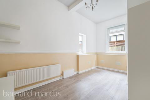 undefined, Cedar Road, Sutton