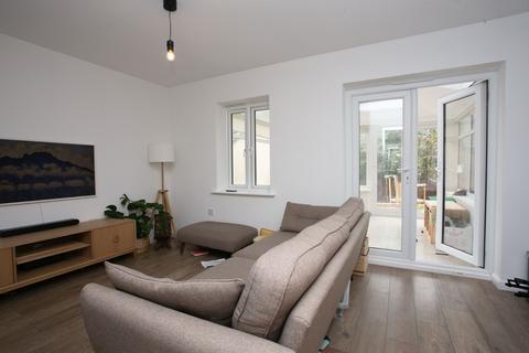 undefined, Lonydd Glas, Llanharan, Pontyclun