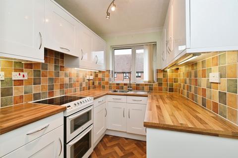 2 bedroom flat for sale, Parkside Court, Diss