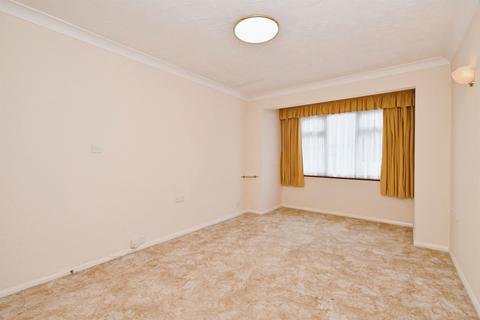 2 bedroom flat for sale, Parkside Court, Diss