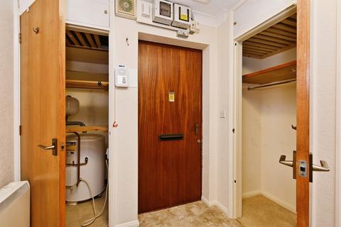 2 bedroom flat for sale, Parkside Court, Diss