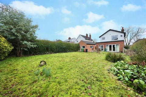 3 bedroom detached house for sale, Swanland Road, Hessle