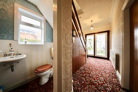 3 bedroom detached house for sale, Swanland Road, Hessle