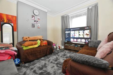 2 bedroom terraced house for sale, White Street, Hull