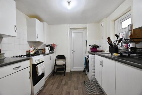 2 bedroom terraced house for sale, White Street, Hull