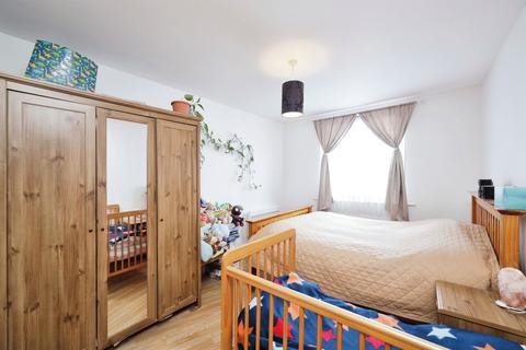 2 bedroom flat for sale, Loates Lane, Watford