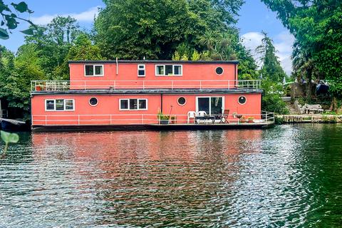4 bedroom houseboat for sale, Taggs Island, Hampton TW12