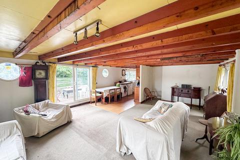 4 bedroom houseboat for sale, Taggs Island, Hampton TW12
