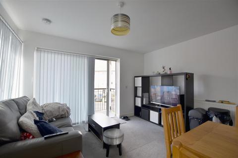 2 bedroom apartment to rent, Thornton Side, Redhill