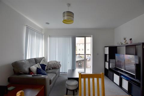 2 bedroom apartment to rent, Thornton Side, Redhill