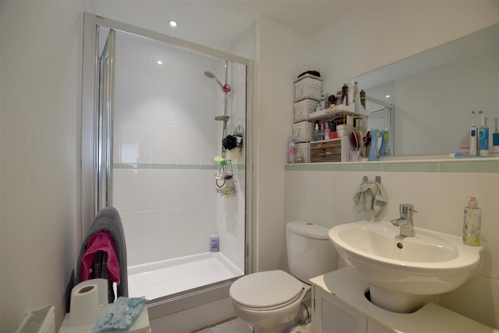 Ensuite.JPG
