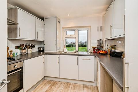 3 bedroom apartment for sale, Derwent Drive, Slough