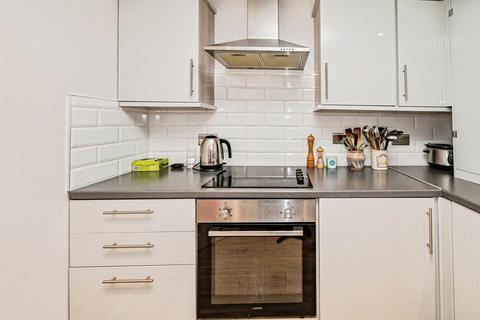 3 bedroom apartment for sale, Derwent Drive, Slough