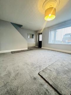 3 bedroom semi-detached house to rent, Cotswold Road,Blackpool, Lancashire