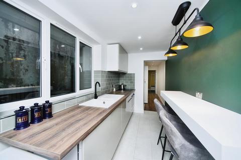 2 bedroom flat for sale, Devonshire Place, Brighton