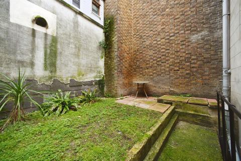 2 bedroom flat for sale, Devonshire Place, Brighton