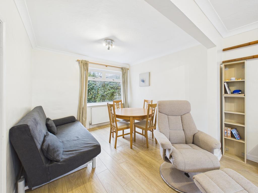 Cam02545 g0 pr0579 still010