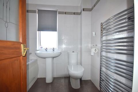 3 bedroom terraced house to rent, Dryden Road, Low Fell, Gateshead, NE9