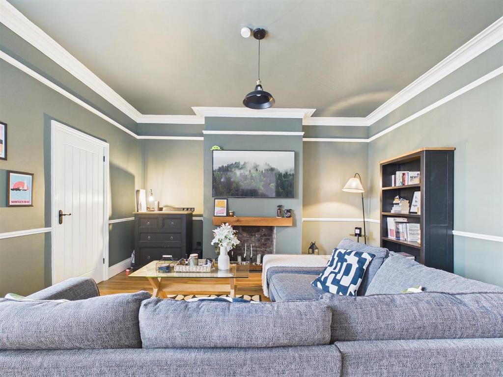 Lounge 1.jpg