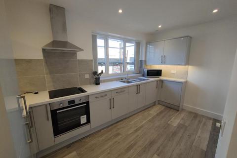 1 bedroom flat to rent, Apartment 3, 32 The Kingsway Swansea
