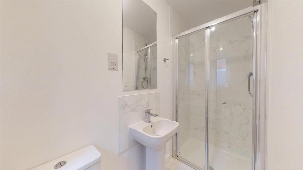 Fielding Close, 16, Ensuite.jpg