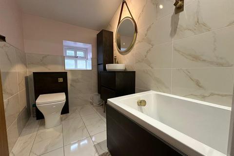 3 bedroom cottage for sale, Almondbury Bank, Huddersfield HD5
