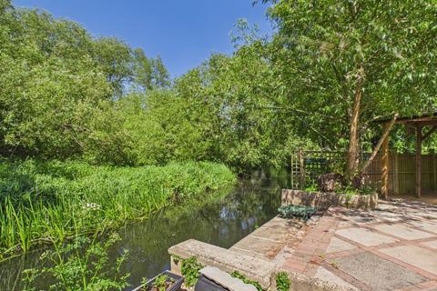Coppermill Road, Wraysbury, Berkshire, TW19