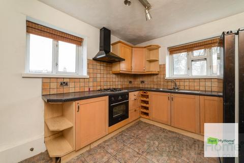 3 bedroom flat to rent, South Woodford, Churchfields, London
