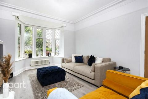 3 bedroom semi-detached house for sale, Broadgate, HUDDERSFIELD