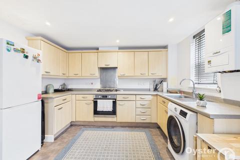 2 bedroom flat to rent, Gareth Drive, London, N9