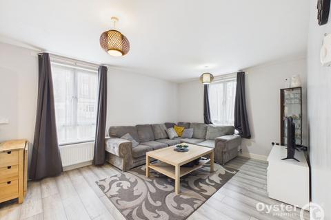 2 bedroom flat to rent, Gareth Drive, London, N9