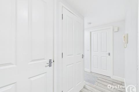 2 bedroom flat to rent, Gareth Drive, London, N9