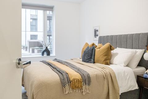 3 bedroom apartment to rent, 6 Headlam Avenue, London SW4
