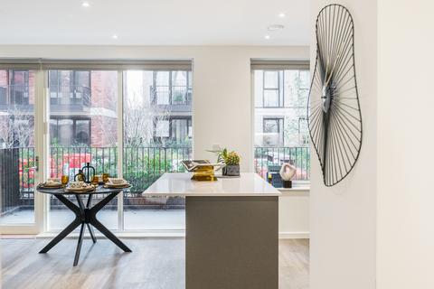 3 bedroom apartment to rent, 6 Headlam Avenue, London SW4
