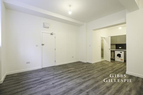 Studio to rent, The Masons, SL9